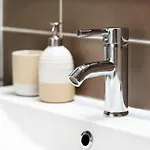 Lägenhet Charming W/ Pool & Balcony In By Lovelystay