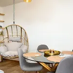 דירה Charming W/ Pool & Balcony In By Lovelystay פורטימאו