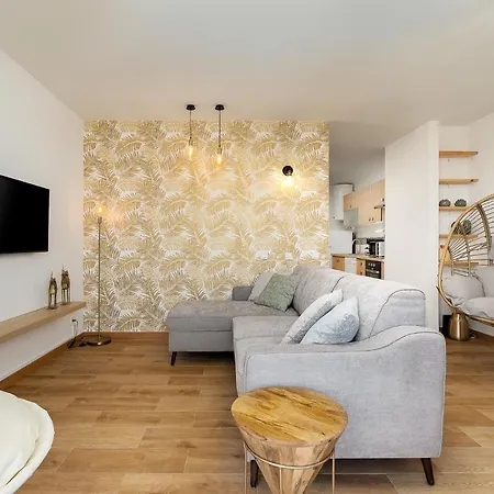 Charming W/ Pool & Balcony In By Lovelystay Appartement *