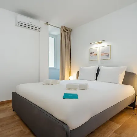 Appartement Charming W/ Pool & Balcony In By Lovelystay *