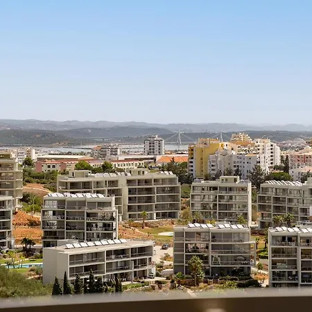 Charming W/ Pool & Balcony In By Lovelystay דירה פורטימאו