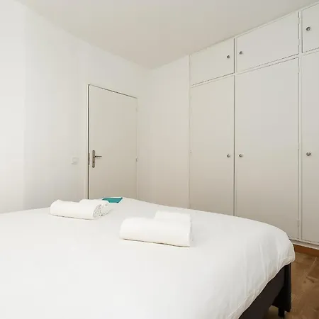 Appartement Charming W/ Pool & Balcony In By Lovelystay