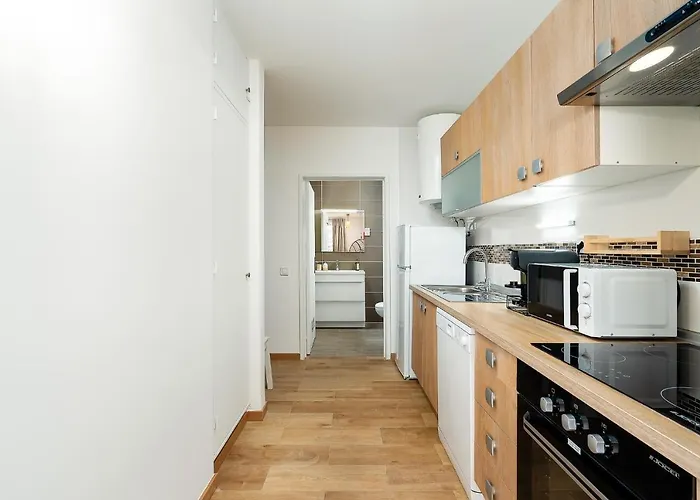 Appartamento Charming W/ Pool & Balcony In By Lovelystay *