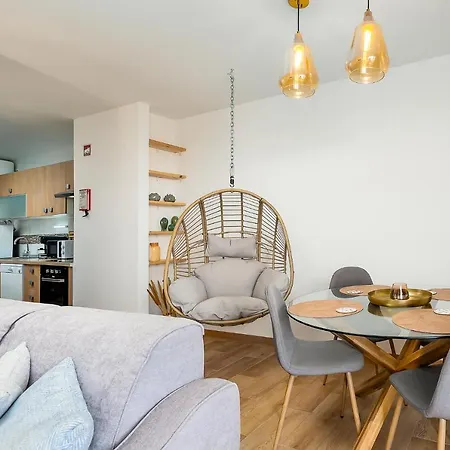 Charming W/ Pool & Balcony In By Lovelystay Апартаменты Портиман