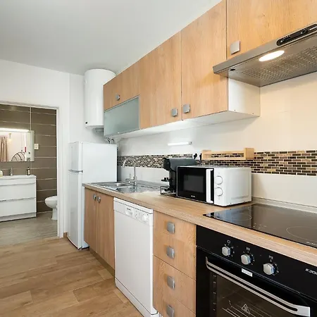 Charming W/ Pool & Balcony In By Lovelystay *