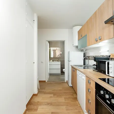 Апартаменты Charming W/ Pool & Balcony In By Lovelystay *