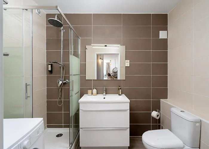 Charming W/ Pool & Balcony In By Lovelystay *