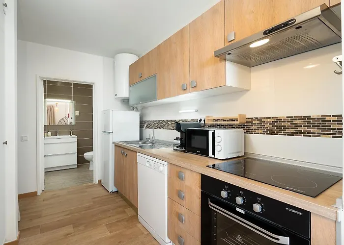 Charming W/ Pool & Balcony In By Lovelystay *