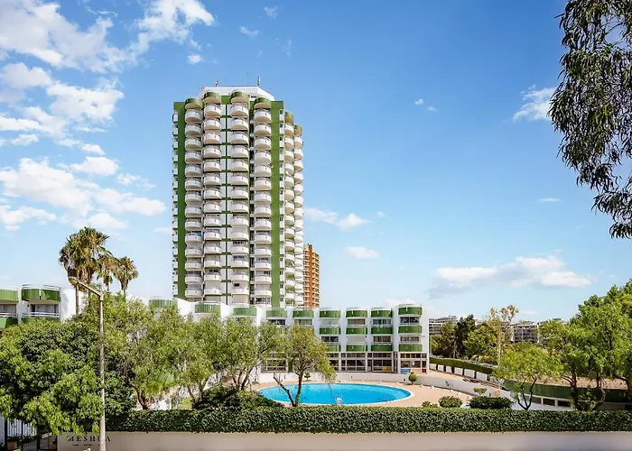 Charming W/ Pool & Balcony In By Lovelystay * ポルティマン