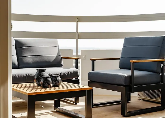 Charming W/ Pool & Balcony In By Lovelystay * ポルティマン