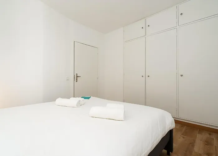 アパート Charming W/ Pool & Balcony In By Lovelystay